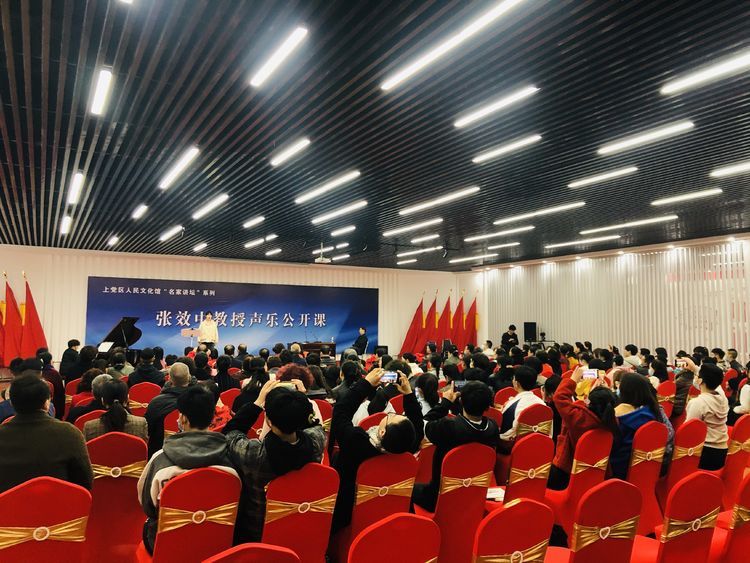你的歌声比天大，我们的爱比海深！